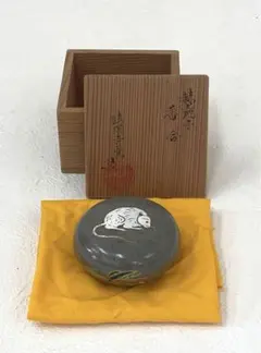 美品 京焼 赫土地子 香合 清閑寺窯造 金彩色絵 ねずみ 干支 茶道具