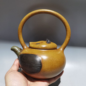 【仁】『紫砂壺・熊提梁壺・儲漢中款・黄段砂・茶具・茶道品』極細工 古賞物 中国古玩 古美術 古美味