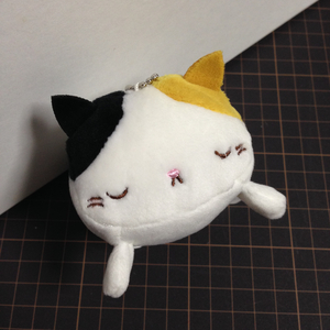 ＜美品＞三毛猫★ぬいぐるみボールチェーン★長さ約９cm〈Q