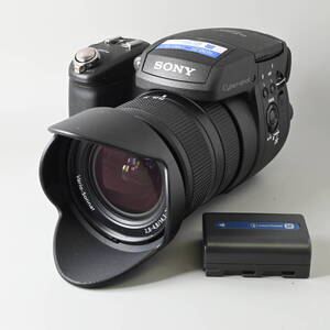 〇0760_267 【動確済み】SONY ソニー Cyber-shot DSC-R1 1030万画素 21.5mm×14.4mmCMOS 名機 オールドコンデジ