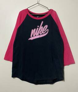 THE NIKE TEE DRI-FIT ナイキ キッズ ラグランスリーブ 七分袖 トップス 黒 ピンク ネオン風 プリント ロゴ L 135～144cm