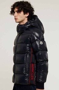 26万8400円　22AW モンクレール サイドラインロゴ　ナイロン ダウン ジャケット　ネイビー　国内正規品　MONCLER　#B1