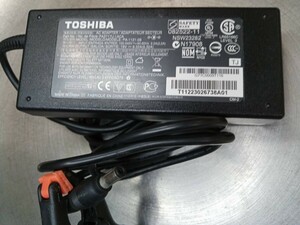 TOSHIBA PA3717U-1ACA 動作中古品です 19V-6.32A 電源ケーブル無し レターパックプラス発送 （08）