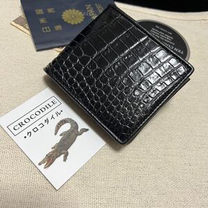 レア　艶あり　本物保証　一枚革　ワニ革　本革 黒　クロコダイル ハンドメイド 二つ折り財布　ミニ財布/コンパクト　男女兼用