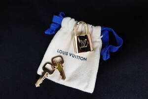 未使用　LOUIS VUITTON ルイヴィトン パドロック 南京錠 カデナ 鍵 ゴールド No.663 正規品 キーホルダー アクセサリー