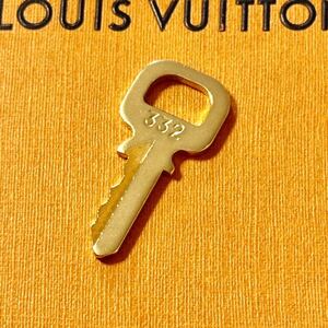 【送料無料】 ルイヴィトン 鍵 332 番 LOUIS VUITTON パドロック用 カギ カデナ 南京錠 キー