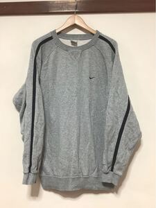 や1421 NIKE ナイキ スウェット トレーナー ロゴ刺繍 XL グレー 裏パイル 前V ガゼット