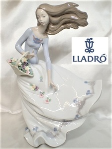 12058[TS]状態良♪◆LLADRO/リヤドロ◆フィギュリン No.6767 『風のいたずら』 陶器の置物/花かご 女