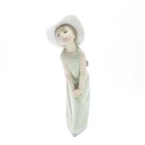 美品 LLADRO リヤドロ 5009 鏡の前で フィギュリン 若草色の少女 陶器人形 インテリア 置物 SO2085H2