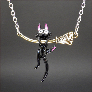 [PENDANT NECKLACE] Black Cat & Broom かわいい 黒い猫 が 箒 に しがみついている クロネコ ホウキ ペンダント ネックレス 【送料無料】