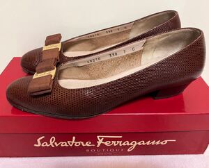 中古 ☆ Salvatore Ferragamo 7 C ヴァラ リザード 型押し パンプス ブラウン 茶 フェラガモ ゴールド 90s 24.0 ヴィンテージ 本革 トカゲ