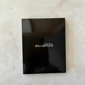 ■新品未使用　希少　SHU UEMURA　シュウエムラ　ミニ三面鏡　高級　おしゃれ　バッグに入る　使い勝手いいです！