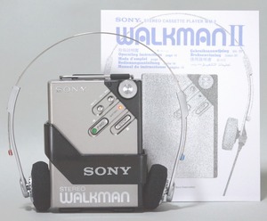 整備済み/完全動作★美品！良い音質のSONY WM-2 です。貴重な純正ホルダー付 ウォークマンⅡ 昭和レトロ