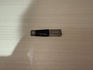 【中古品】iXpand 128GB SanDisk フラッシュドライブ