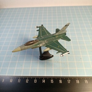 フルタ　チョコエッグ　世界の戦闘機シリーズ　F-16 戦闘機