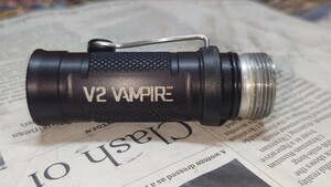 【中古】SUREFIRE V2 VAMPIRE 2セル6V純正ボディ BK 旧ロゴ シュアファイア検（6P