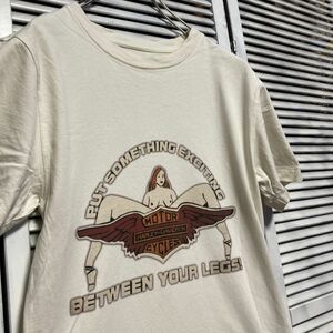 AHVC 1スタ 白 エロ Tシャツ ハーレー ダビッドソン ピンナップガール M字 90s 00s ビンテージ アメリカ 古着 ベール 卸 仕入れ