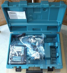 〇新品未使用品　makita　マキタ　インパクトレンチ TW700D 青 本体+充電器+説明書+ケース　※セットばらし品