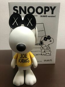 kaws snoopy