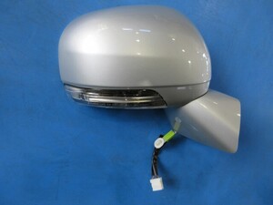 トヨタ ＳＡＩ　AZK10　右・サイドミラー　ウィンカー　1F7　シルバーメタリック