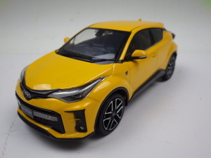 207【S.R】非売・展示品 1/30 トヨタ C-HR GRスポーツ 後期 カラーサンプル ミニカーイエロー 箱無し 香川発