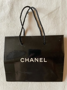 CHANEL ミニ紙袋 ヒモ 黒色／下敷付き 白色 中古品