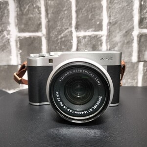 中古　FUJIFILM 富士フイルム X-A5 ミラーレス一眼 15-45mm f3.5-5.6 レンズキット シルバー　2430万画素