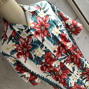 U.S Used Vintage Clothing Aloha Shirt Hilo Hattie アメリカ古着 ビンテージ アロハシャツ ヒロ ハッティ S size 白系 花柄 ココナッツ