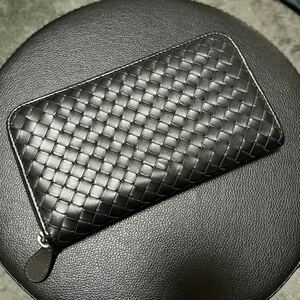 中古BOTTEGA VENETA イントレチャート ラウンドファスナー長財布 ブラック ボッテガヴェネタ 長財布