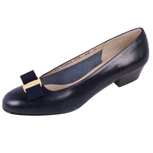 未使用 サルヴァトーレ フェラガモ Salvatore Ferragamo パンプス ヴァラ ヒール レザー 6.5(24cm相当) ネイビー cf12dd-rm20e28441