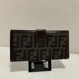 使用回数少　美品　FENDI フェンディ ズッカ柄 キャンバス レザー 長財布 ダブルホック　ブラウン系 