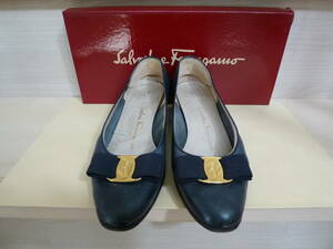 □[Salvatore Ferragamo]サルヴァトーレ フェラガモ ヴァラ①（5 1/2C）