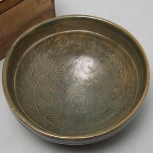 PF498. 時代茶道具 唐物 青磁 陽刻渦竜紋 雲竜図 幅18cm 茶碗 鉢皿 合箱木箱付属 /中国 古玩 古美術 骨董磁器