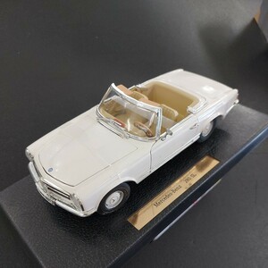 ◆アンソン　1/18スケール　メルセデス・ベンツSL　オープンカー　難ありボディーにブツブツあります箱に経年劣化あります◆