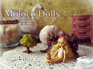 ★moloco dolls★④もっとちいさなお人形とダルマちゃん　糸で繋げた小さなお人形　