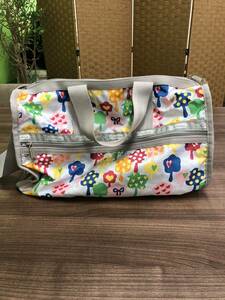 レスポバッグ　LESPORTSAC　レスポートサック　ボストンバッグ　ポーチ付き　美品　旅行バッグ　手提げ　かわいい　中古　現状品　E3116