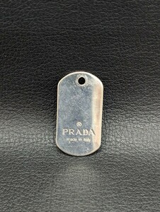 美品 保管品【PRADA ドッグタグ プレート 】プラダ ペンダントトップ アクセサリー ジュエリー チャーム ブランド 銀色 アンティーク 