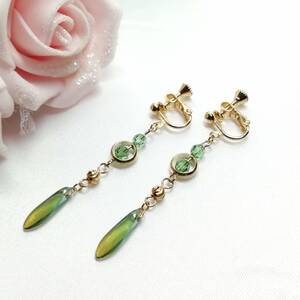 アクアマリンセルシアンダガーとエリナイトのハンドメイドイヤリング★スワロフスキー/抹茶グリーン/ゴールド/リング/上品/クリスタル