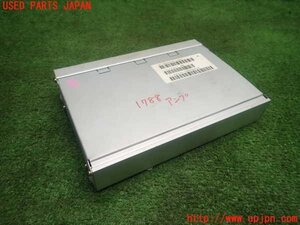 1UPJ-17886525]クライスラー・300C(LX57)アンプ 中古