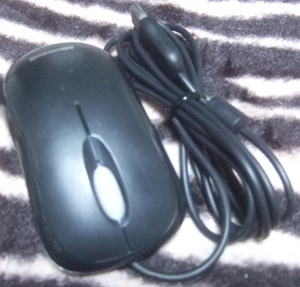 ■MS Basic Optical Mouse v2.0(黒,USB)。