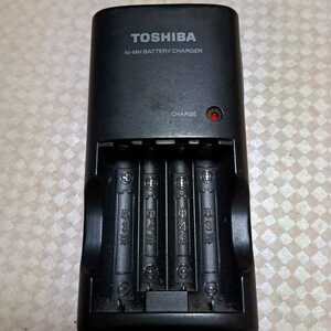 ジャンク品　TOSHIBA 普通充電器 THC-34GR 単３電池　単４電池