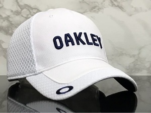 【未使用品】906RB 訳あり★OAKLEY オークリー キャップ 帽子 ファンにも嬉しい上品で高級感のあるホワイトにネイビーロゴ《FREEサイズ》