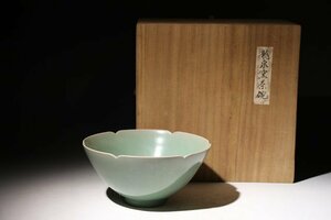 ☆寒椿☆龍泉窯茶碗　輪花　直径約16.8cm　（検）青磁 碗 茶碗 鉢 唐物 古道具 中国美術 骨董 古玩