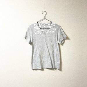 ★マルタンマルジェラ Martin Maegiela★メンズ Vネック エイズ 英字プリント Tシャツ ここのえ グレー size S