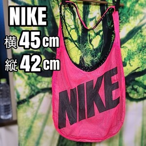 ナイキ NIKE ピンク 黒 ビッグロゴ ビッグサイズ　ショルダーバッグ　テック系　メッシュ　ナイロン　パステルカラー 　バッグ