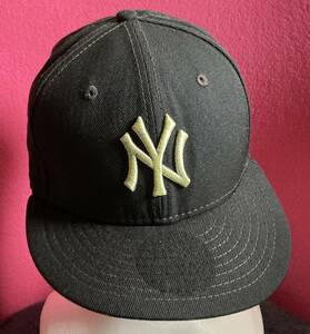 程度良好♪【NEWERA ニューエラ】[NY(ニューヨークヤンキース)]のロゴワッペンの黒カラーベースボールCAP帽子 59FIFTY サイズ7 1/2(59.6cm)