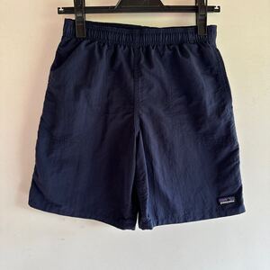 patagonia （パタゴニア）キッズ・バギーズ・5インチ・ショーツ （裏地付き）キッズL 色　ネイビーアウトドア　ハーフパンツ　水陸両用