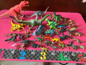 恐竜フィギュア　ティラノザウルス　プテラノドン　大量　まとめて　まとめ売り　アミューズメント　おもちゃ　新品あり　送料無料