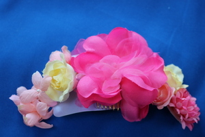ピンク系～黄色　花　コームタイプ　ヘアアクセサリー　髪飾り　新品 未使用