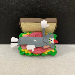 サンドウィッチにはさまれたトム 「トムとジェリー Yummy Food コレクション」フィギュア★サイズ約６cm〈xg